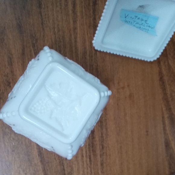 Vintage Pembroke Antique White Milk Glass Candy Dish w/lid - Picture 2 of 9